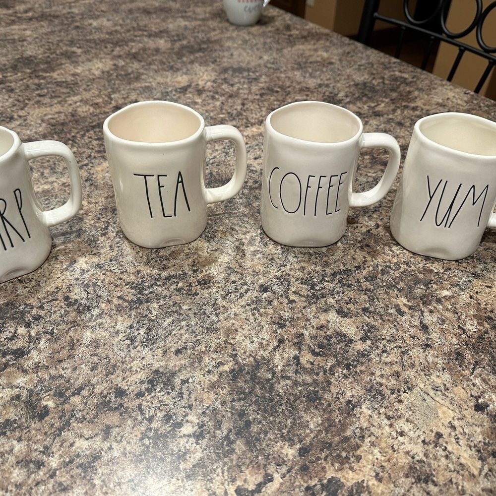 RAE DUNN (8) Muggs